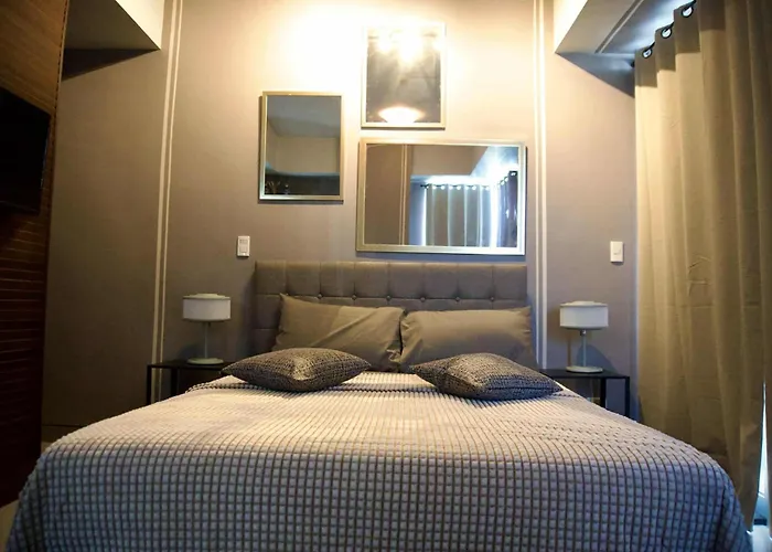 Castle Nook Staycation, Studio-type Staycation In Manhattan Heights, Cubao