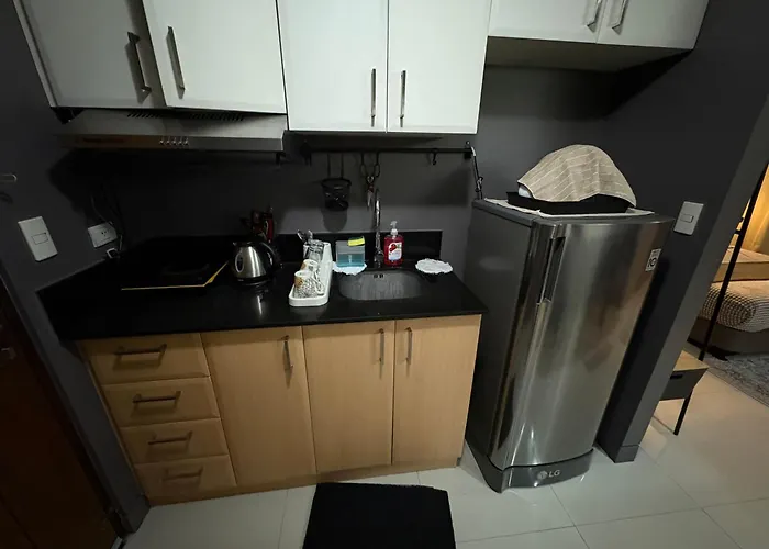 Castle Nook Staycation, Studio-type Staycation In Manhattan Heights, Cubao